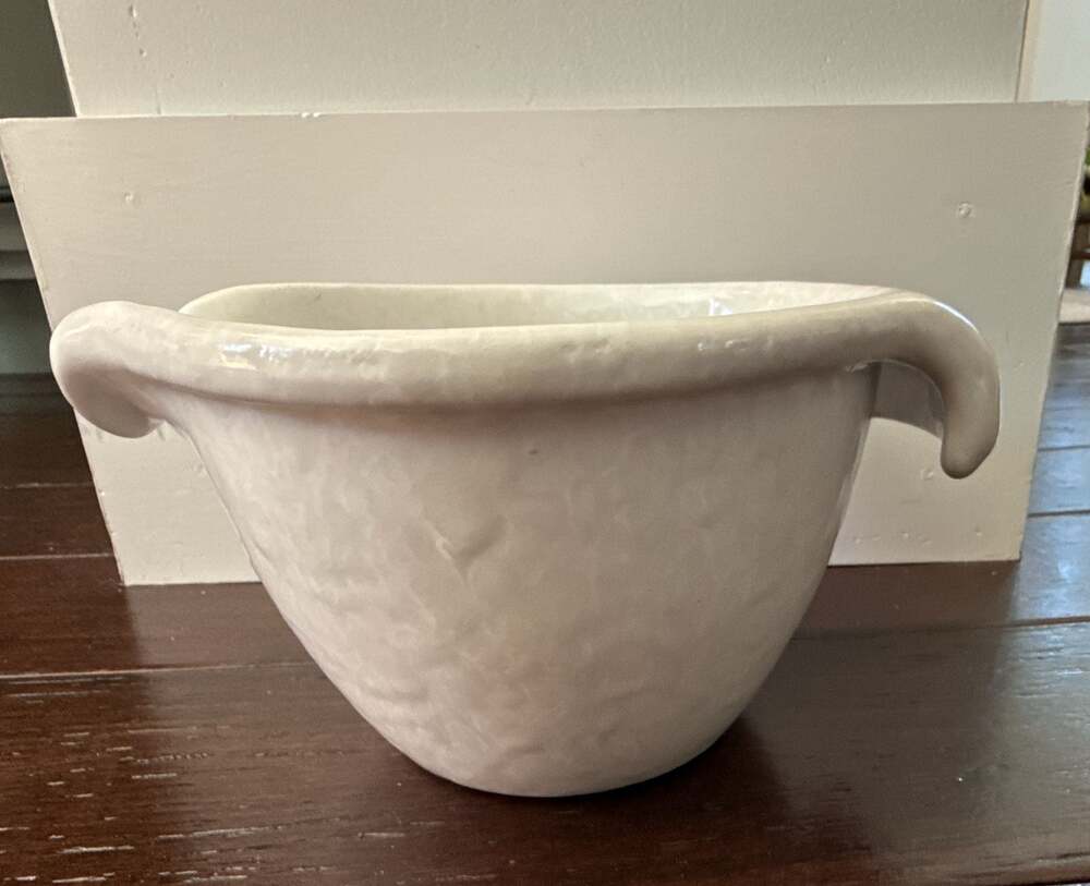 Bennington Potters Agate White Stoneware Batter Bowl with Pour Spout